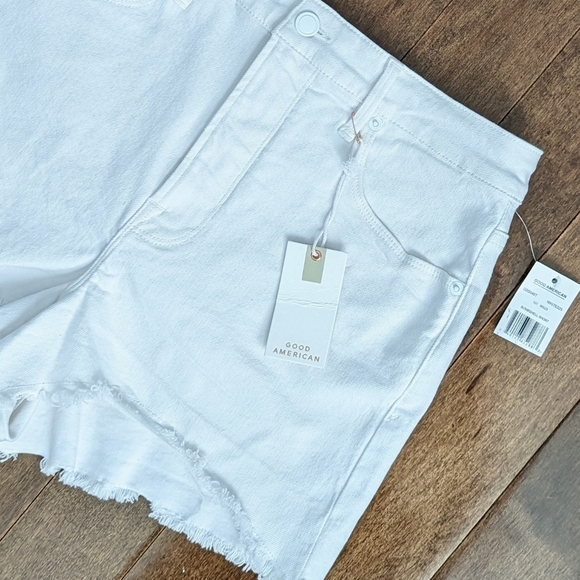 Good American Short Bombshell High Rise Frayed Hems Stretch Denim White 8/29 NWT - Picture 10 of 13